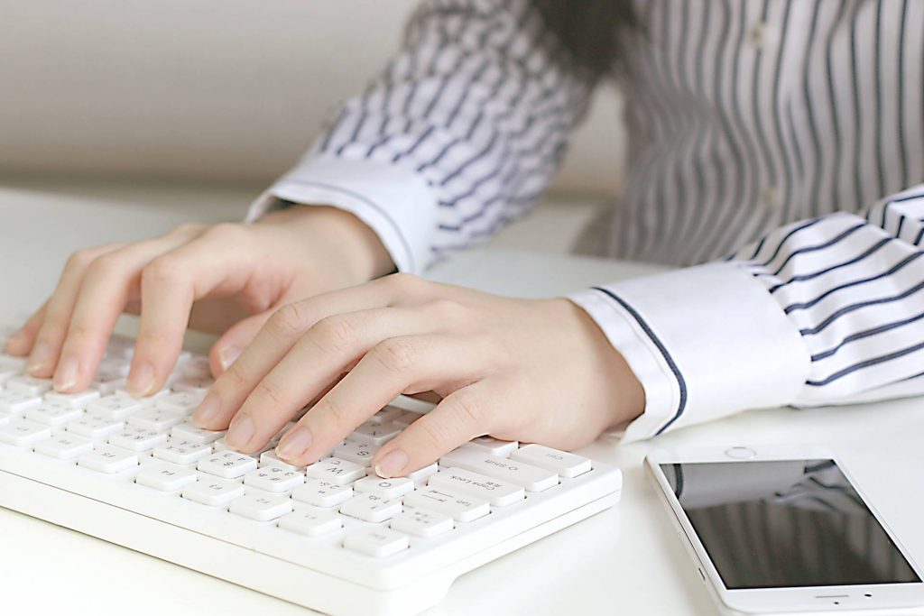 日報の書き方一つで業務が効率的に！部下に日報を定着させるポイント | Senses Lab. | アイキャッチ画像